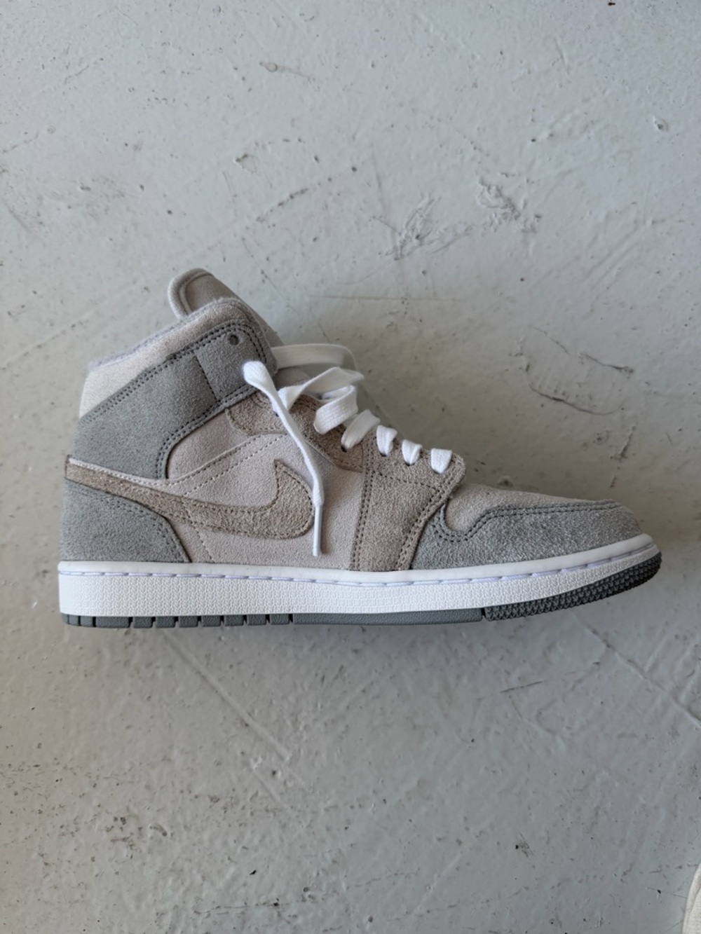 NEW IN BOX Air Jordan 1 Mid SE in Particle Grey/College Grey US Women’s 8.5